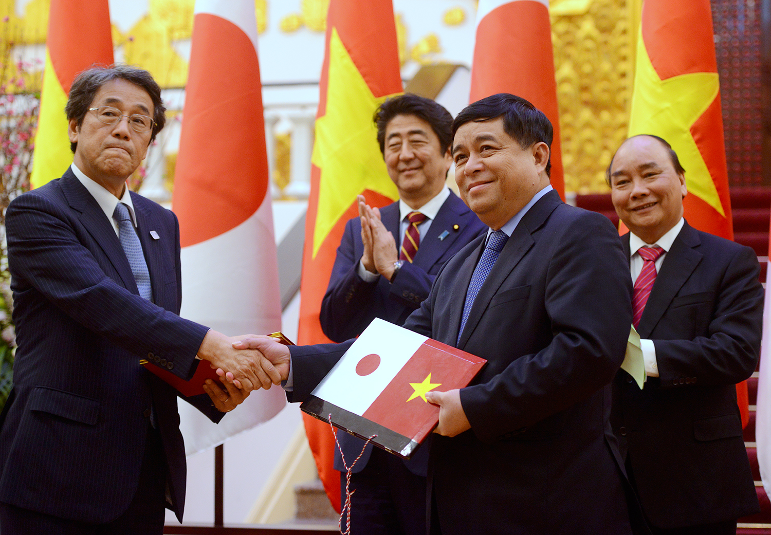 Nhật Bản - Việt Nam ký kết bản gi nhớ về visa mới, sắp mở kỳ thi tại Việt Nam
